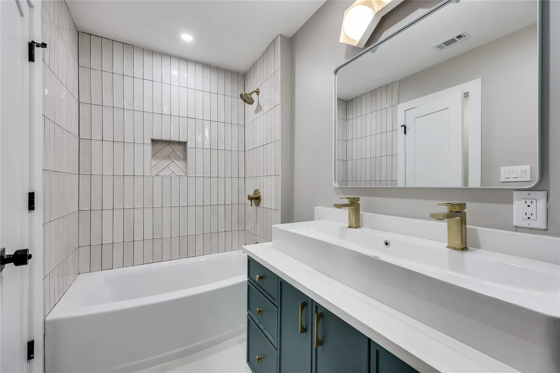 Photo of 2504 Deerfoot TRL