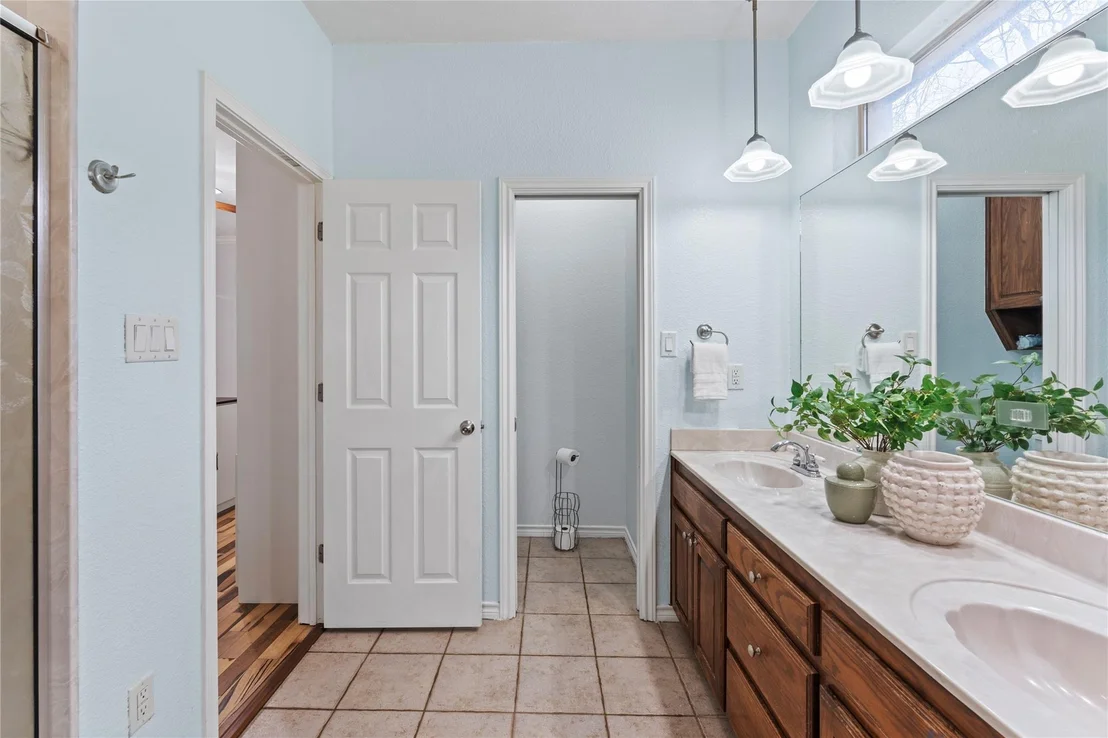 Photo of 1060 Great Oaks DR