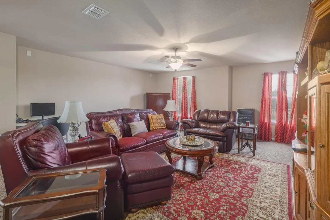Photo of 588 Bottle Brush DR