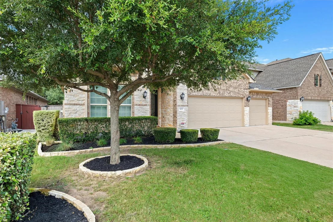 Photo of 3021 Silvergrass CV