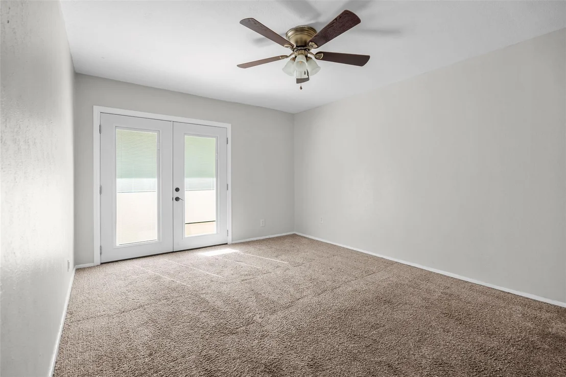 Photo of Unit 302 at 6718 Silvermine DR