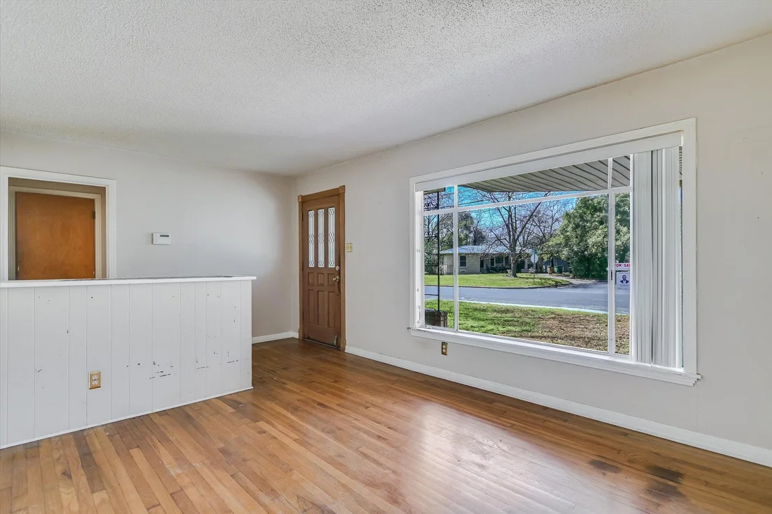 Photo of 7515 Grover Ave