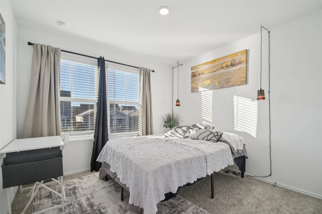 Photo of 857 Powell ST
