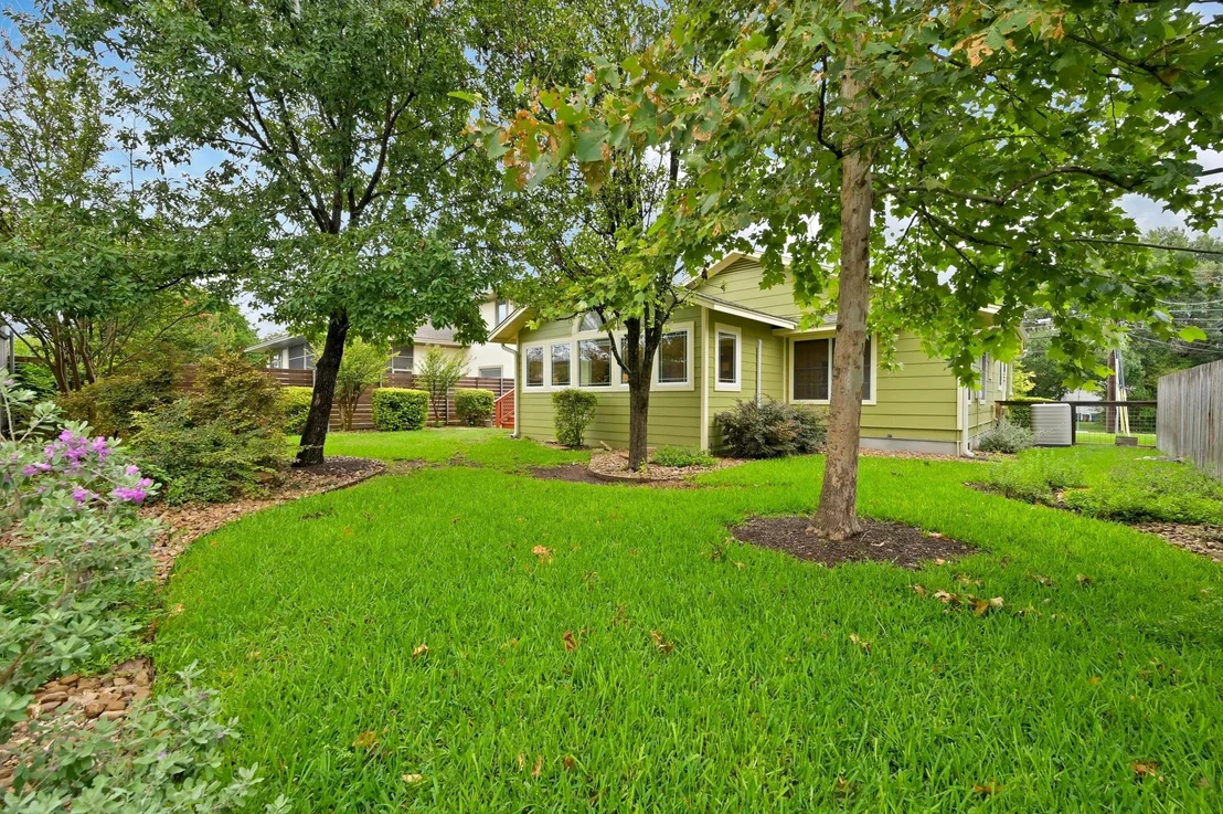 Photo of 6102 Laird DR
