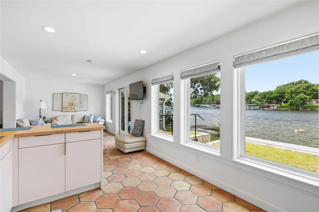 Photo of 1308 Lakeside DR