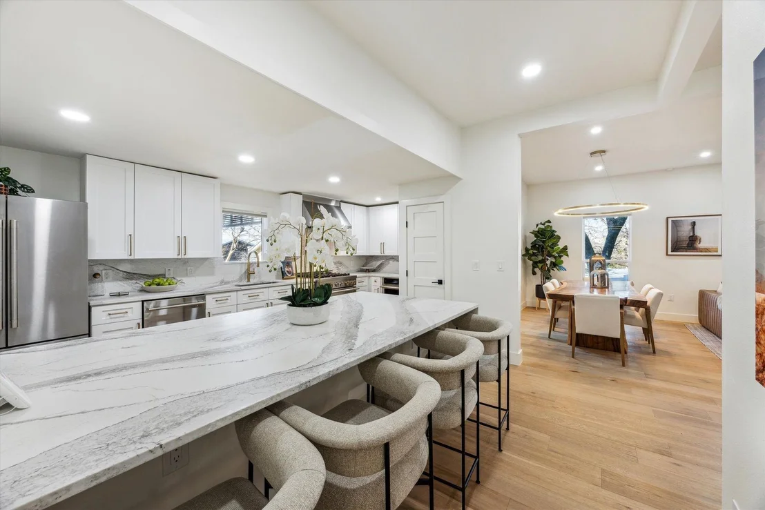 Photo of 1117 W 9th ST