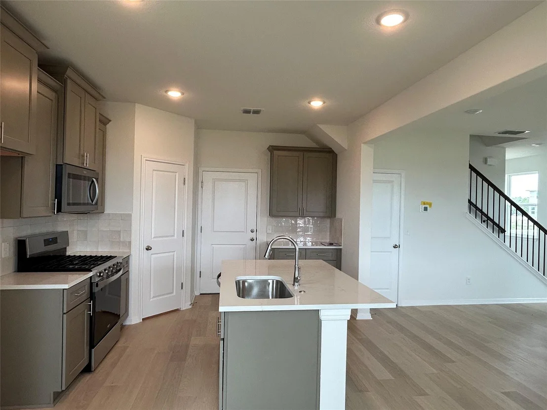 Photo of 413 Young ST