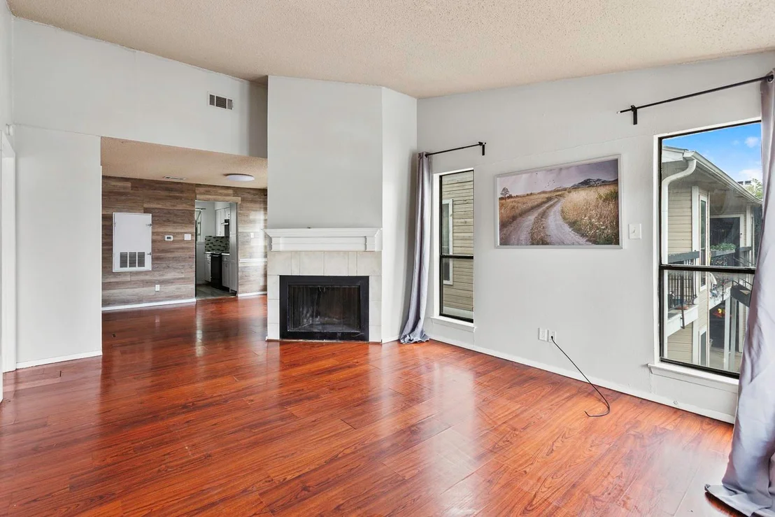 Photo of 1907 W LOOP