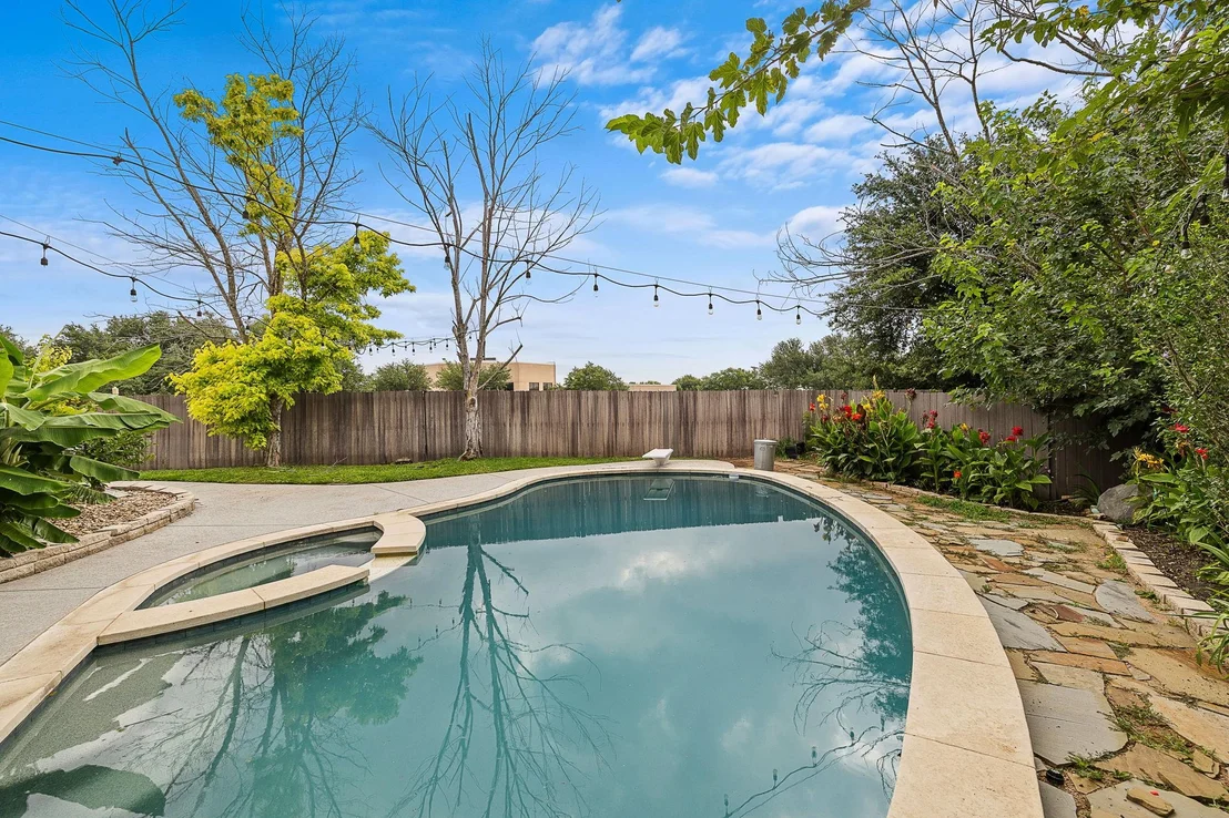 Photo of 16019 Dark LN
