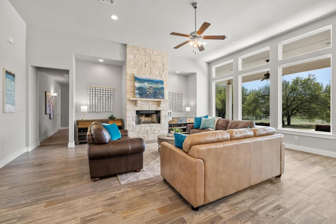 Photo of 221 Highland Oaks