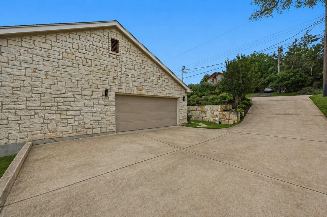 Photo of 2402 Bahama RD