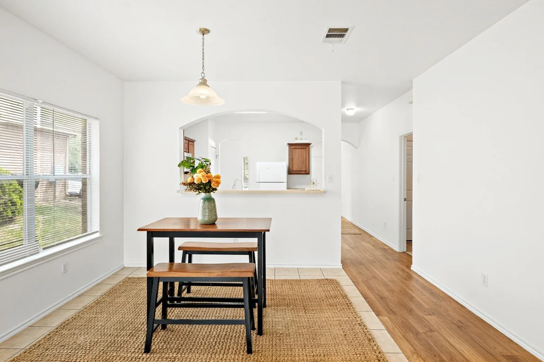 Photo of 141 Ashwood N