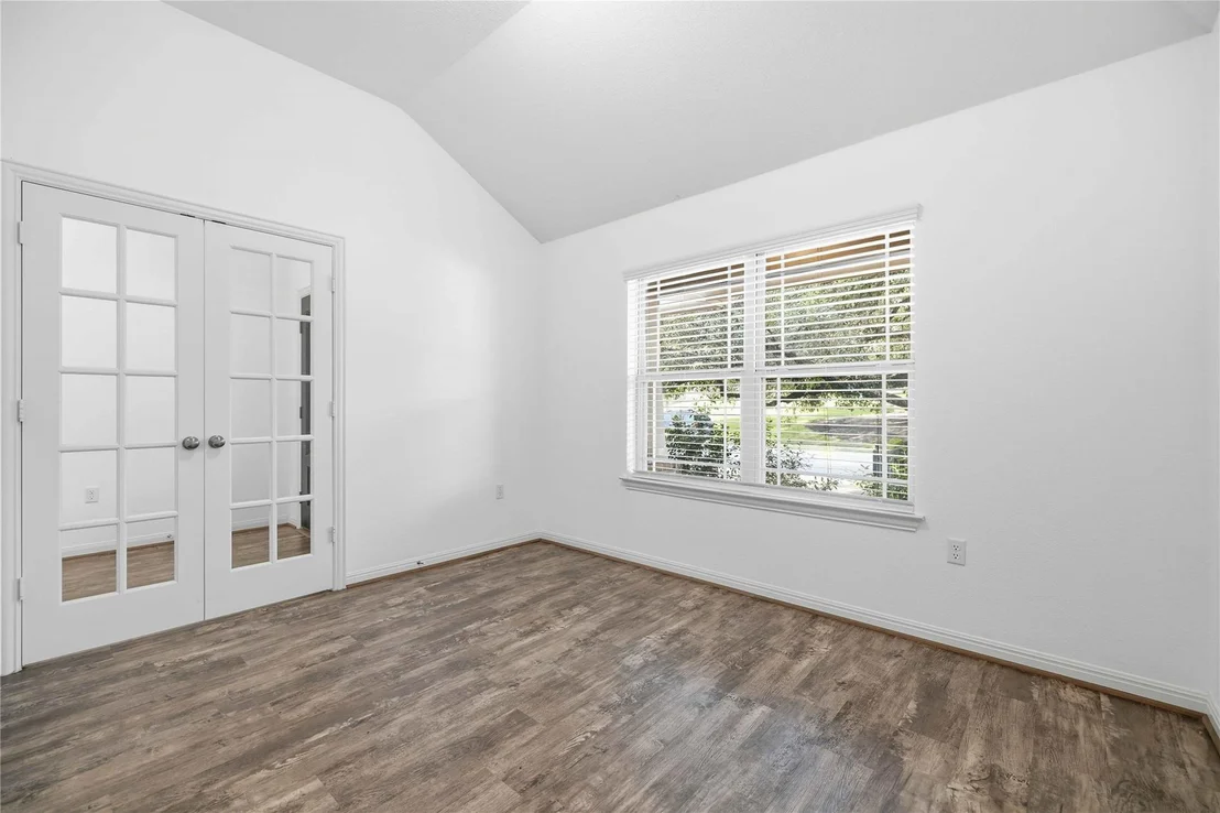 Photo of 707 Allende BND
