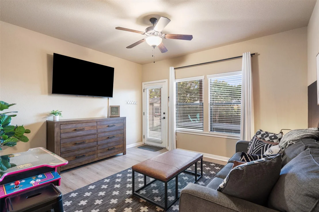 Photo of 20914 High DR