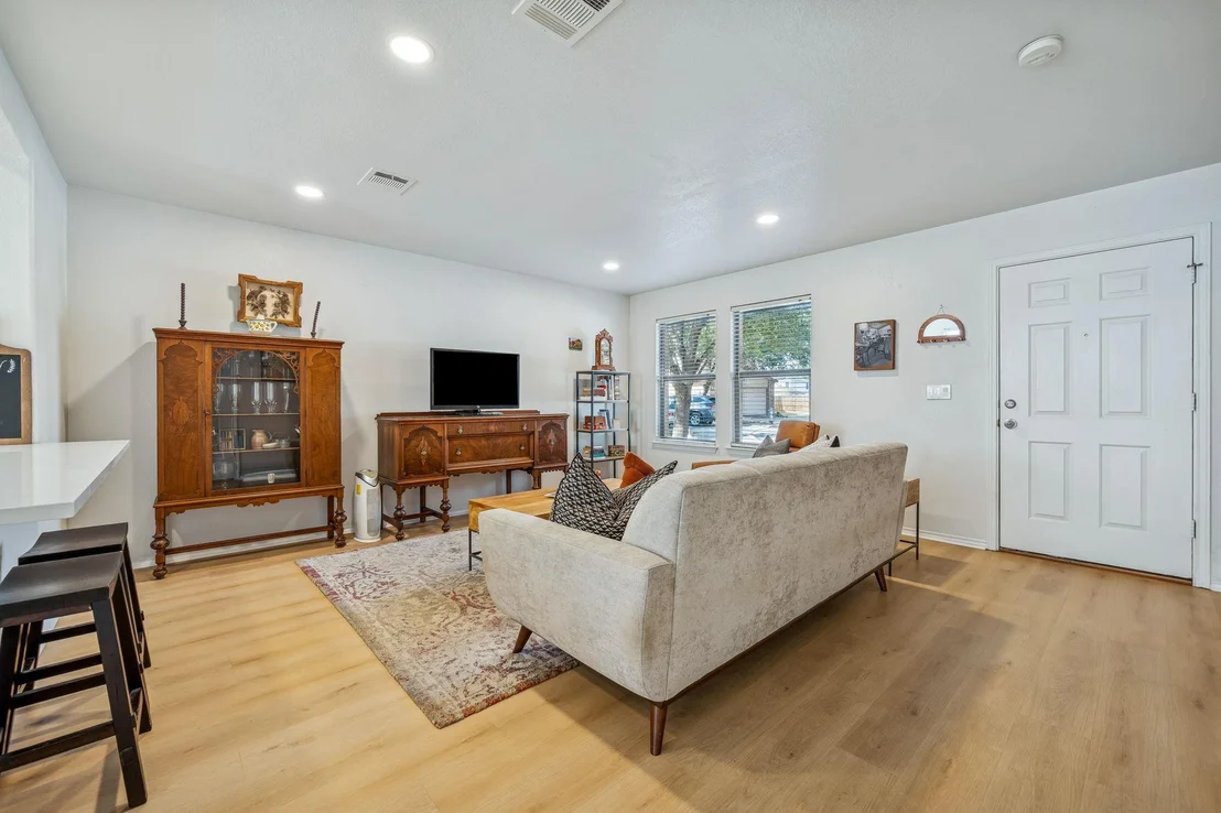 Photo of 8609 Quinton CV