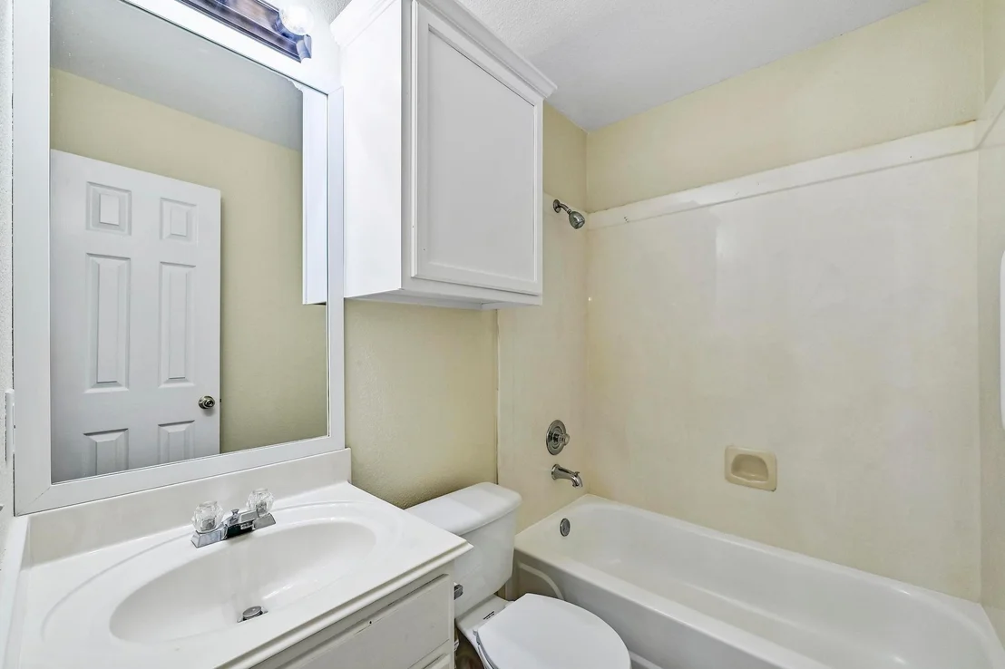 Photo of 902 Honeysuckle DR