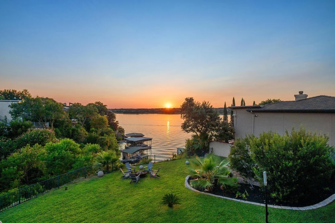 Photo of 105 Edgewater CV