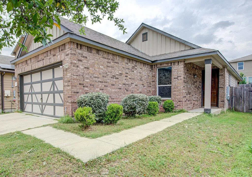 Photo of 900 Solitude DR