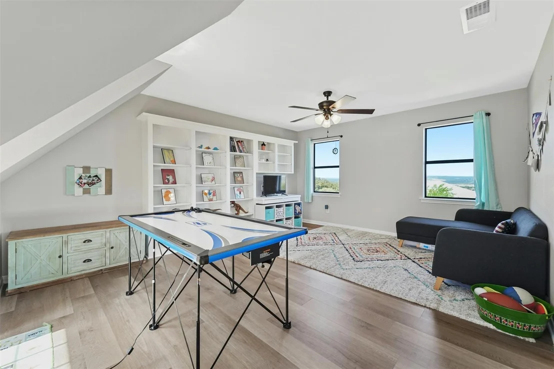 Photo of 21302 High DR