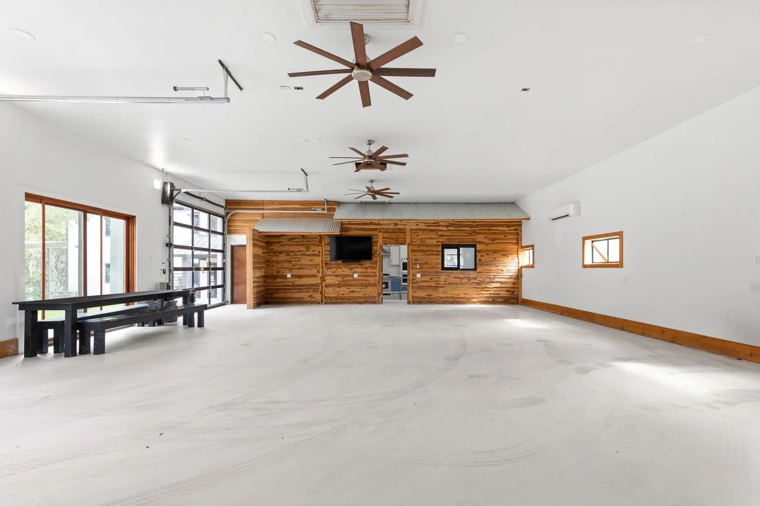 Photo of 1105 Oak Hurst RD