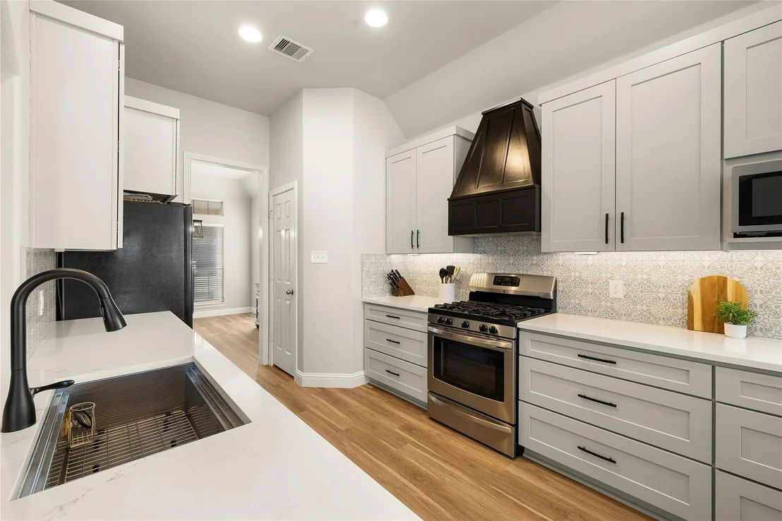 Photo of 1104 Bethpage DR