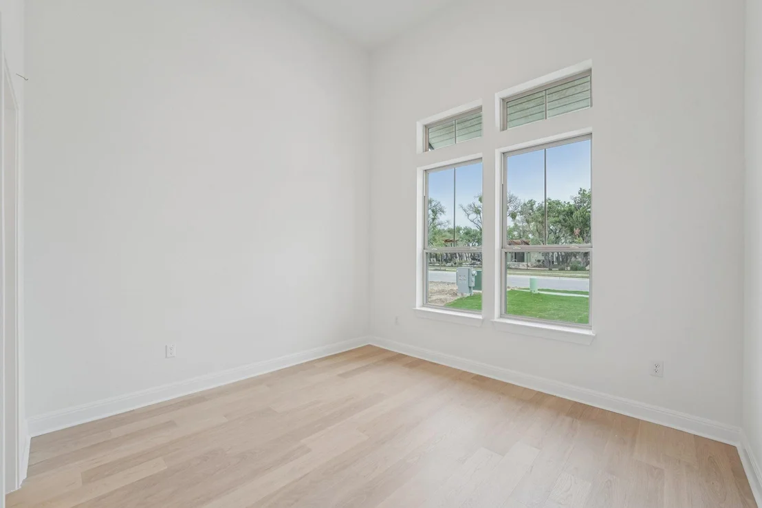 Photo of 243 Tenny LN