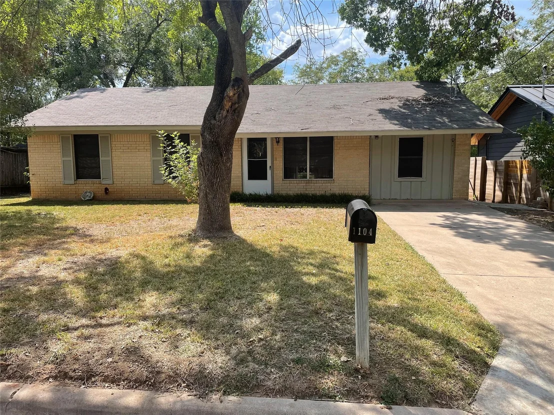 Photo of 1104 Gardner CV