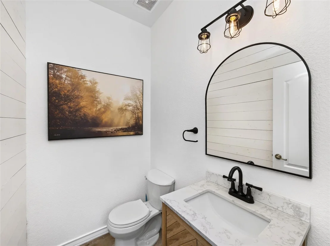 Photo of 245 Country LN