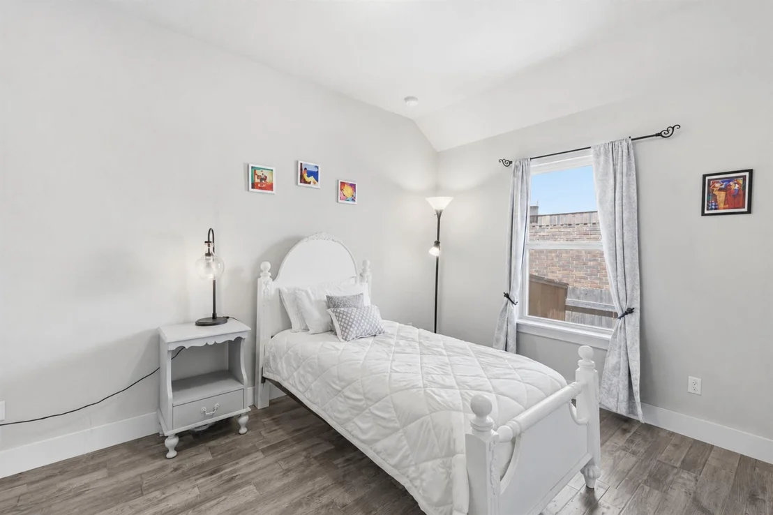 Photo of 3543 Pauling LOOP