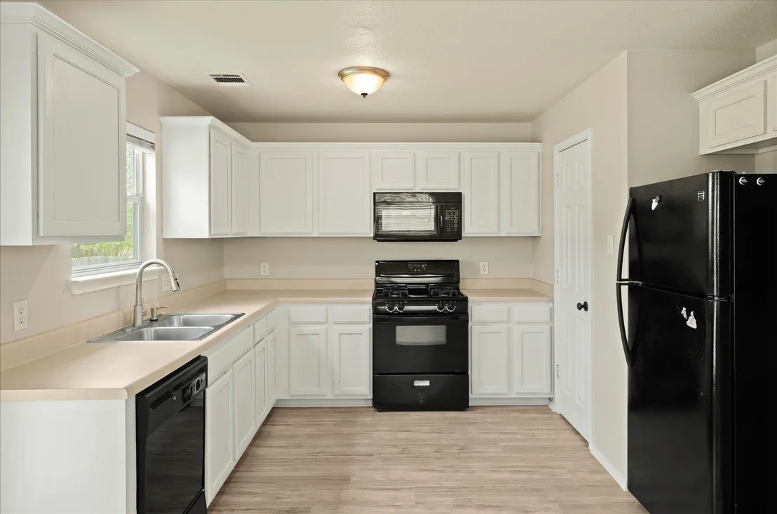 Photo of 15411 Ora LN