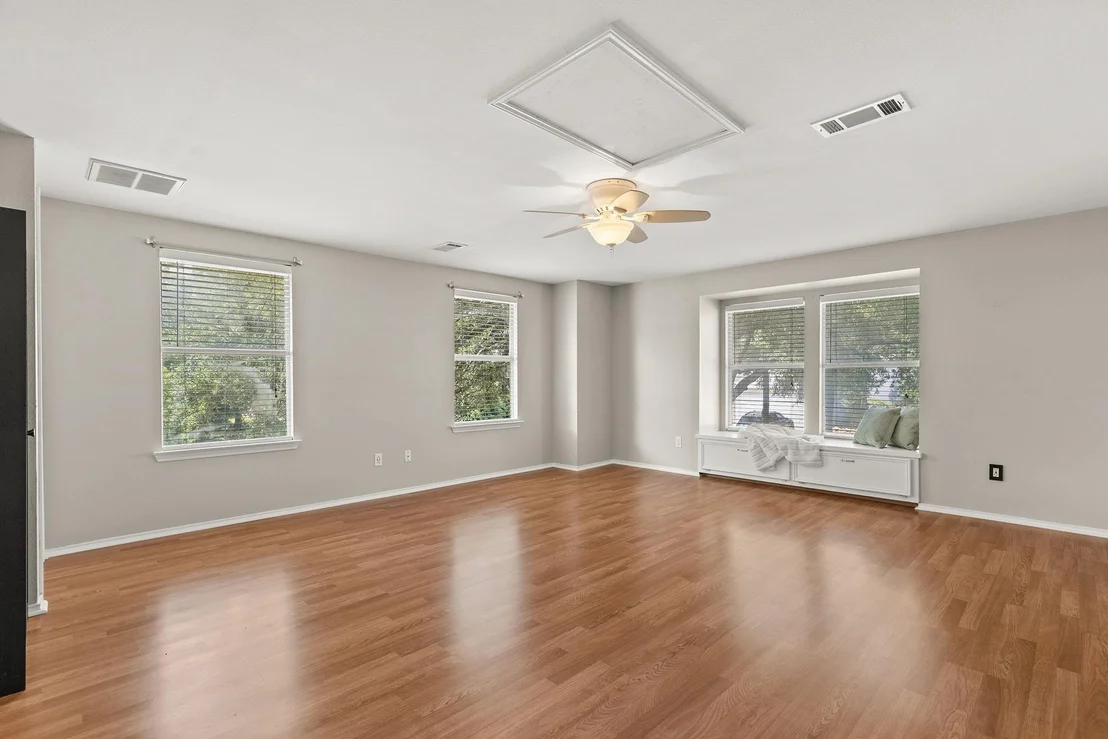 Photo of 604 Post Oak CIR