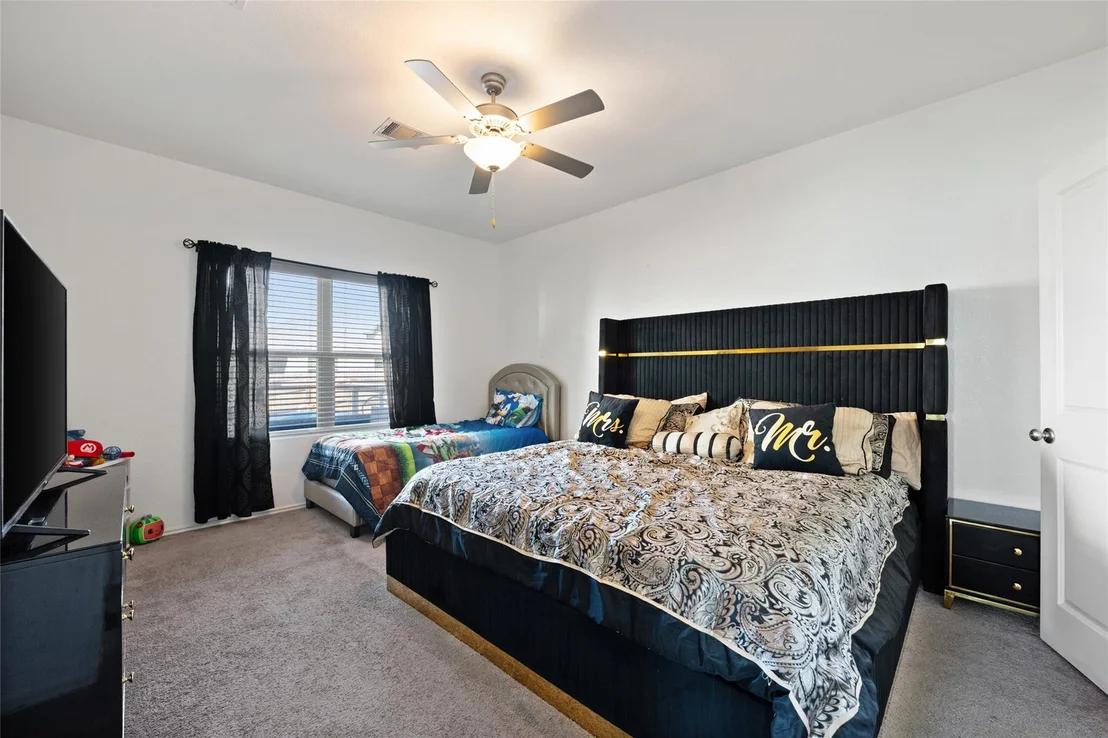 Photo of Unit 12F at 524 Circle WAY