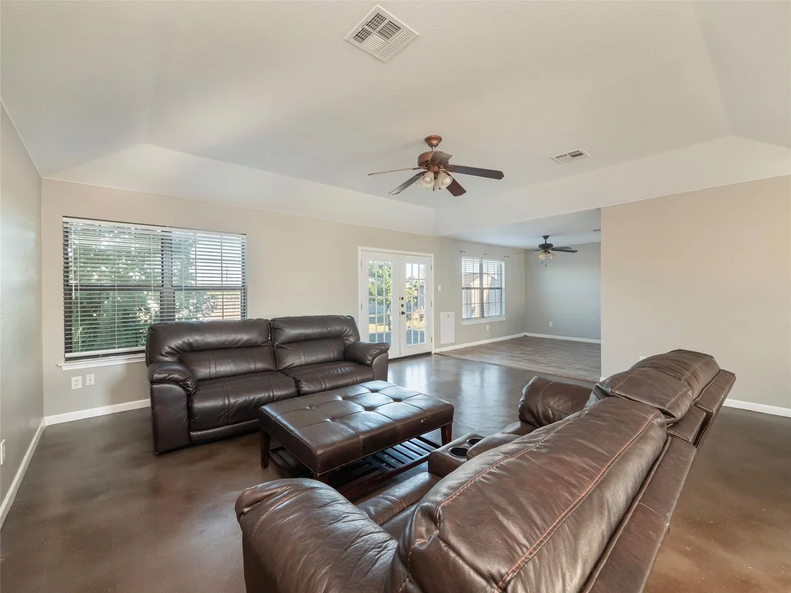 Photo of 102 N Prairie LN