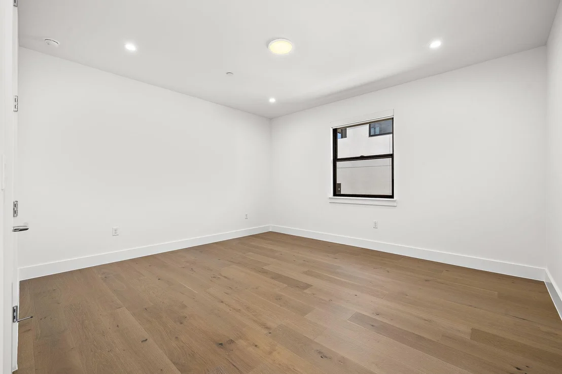 Photo of 5900 Moondust LN