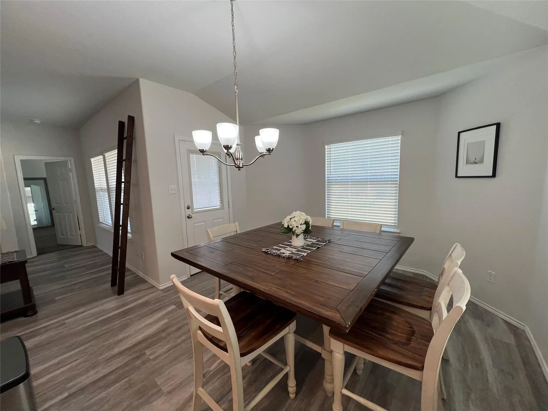 Photo of 212 Bainbridge DR