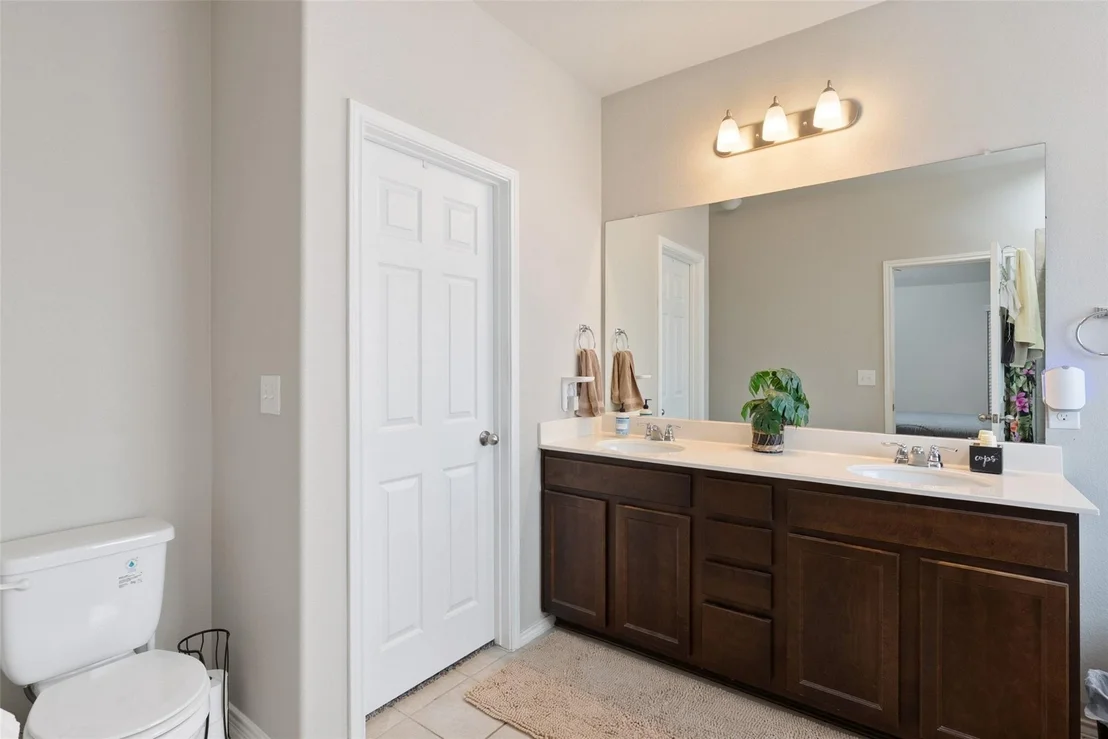 Photo of 5980 Heron DR