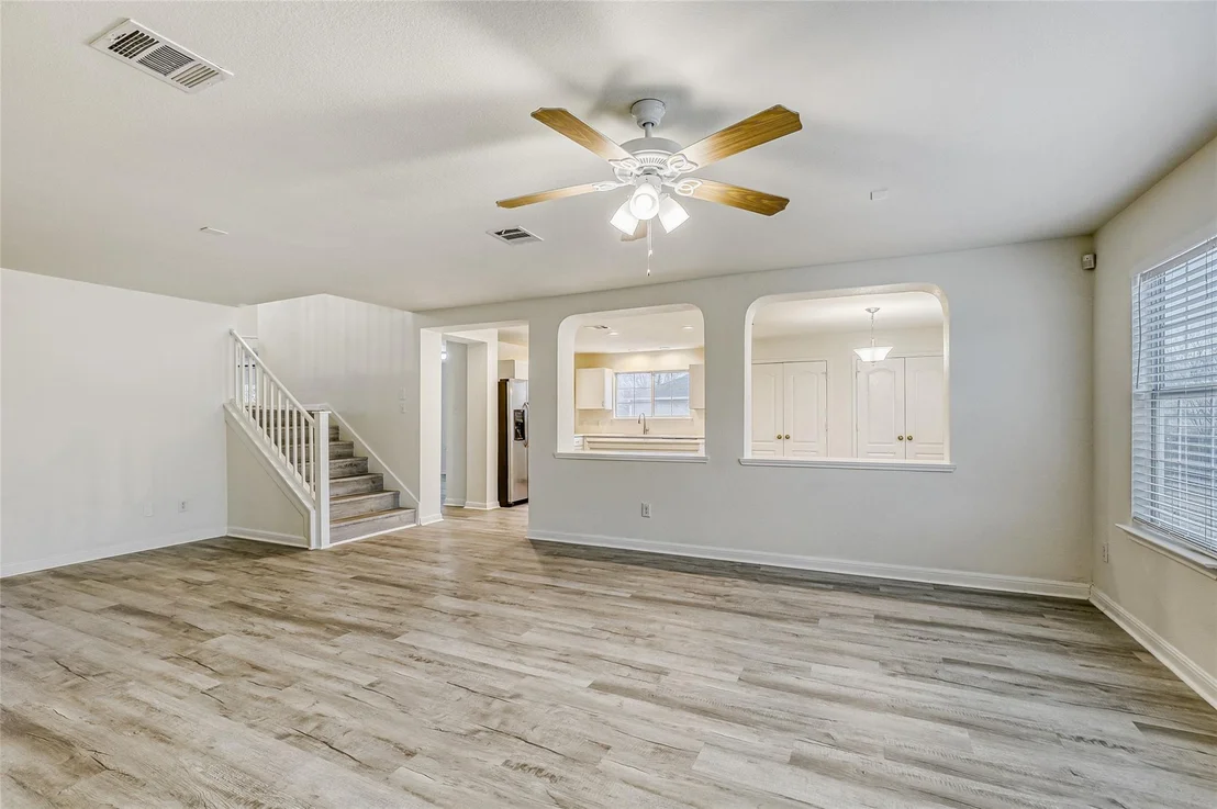 Photo of 113 Silver Lace LN