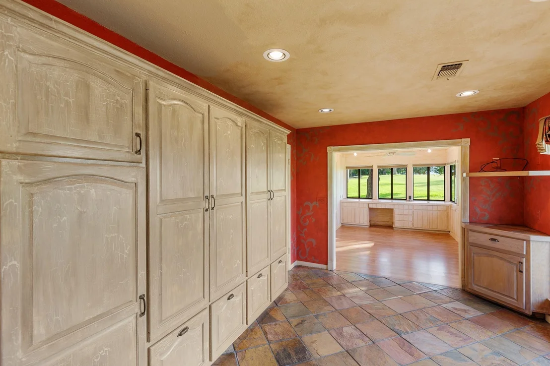 Photo of 2820 Aurora