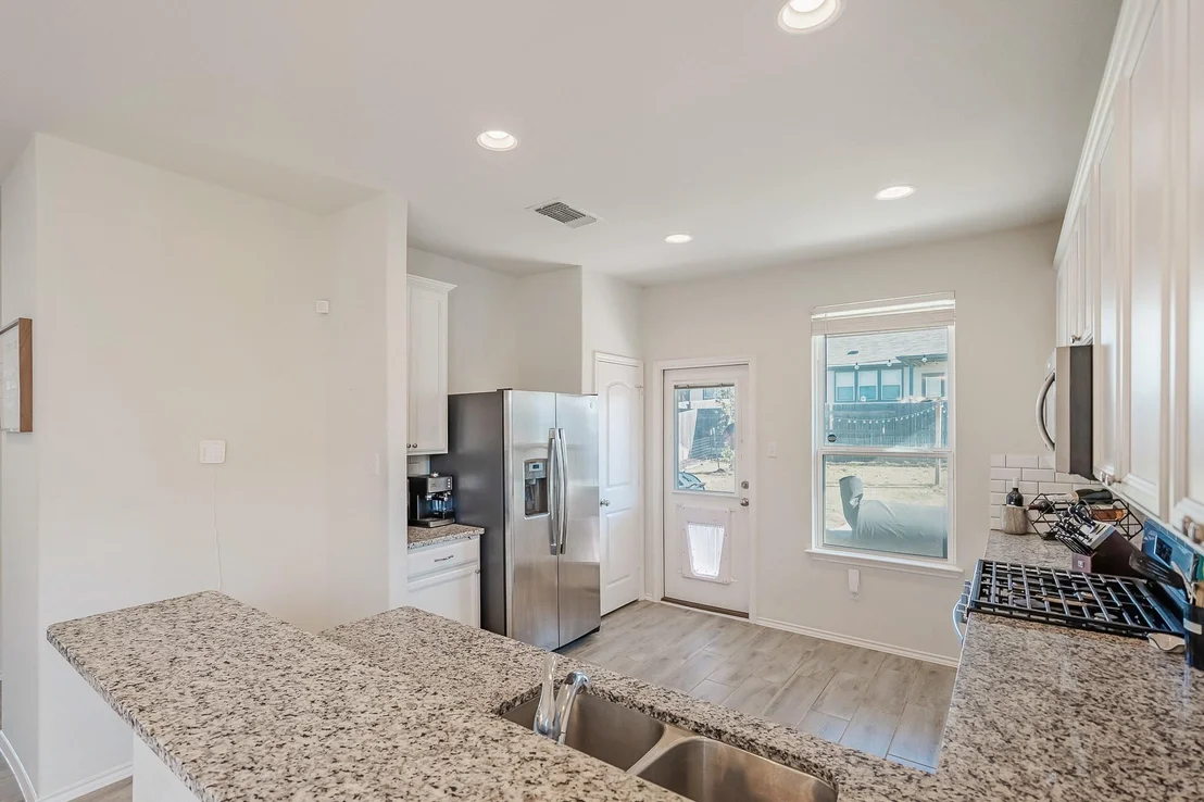 Photo of 221 Thornless CIR