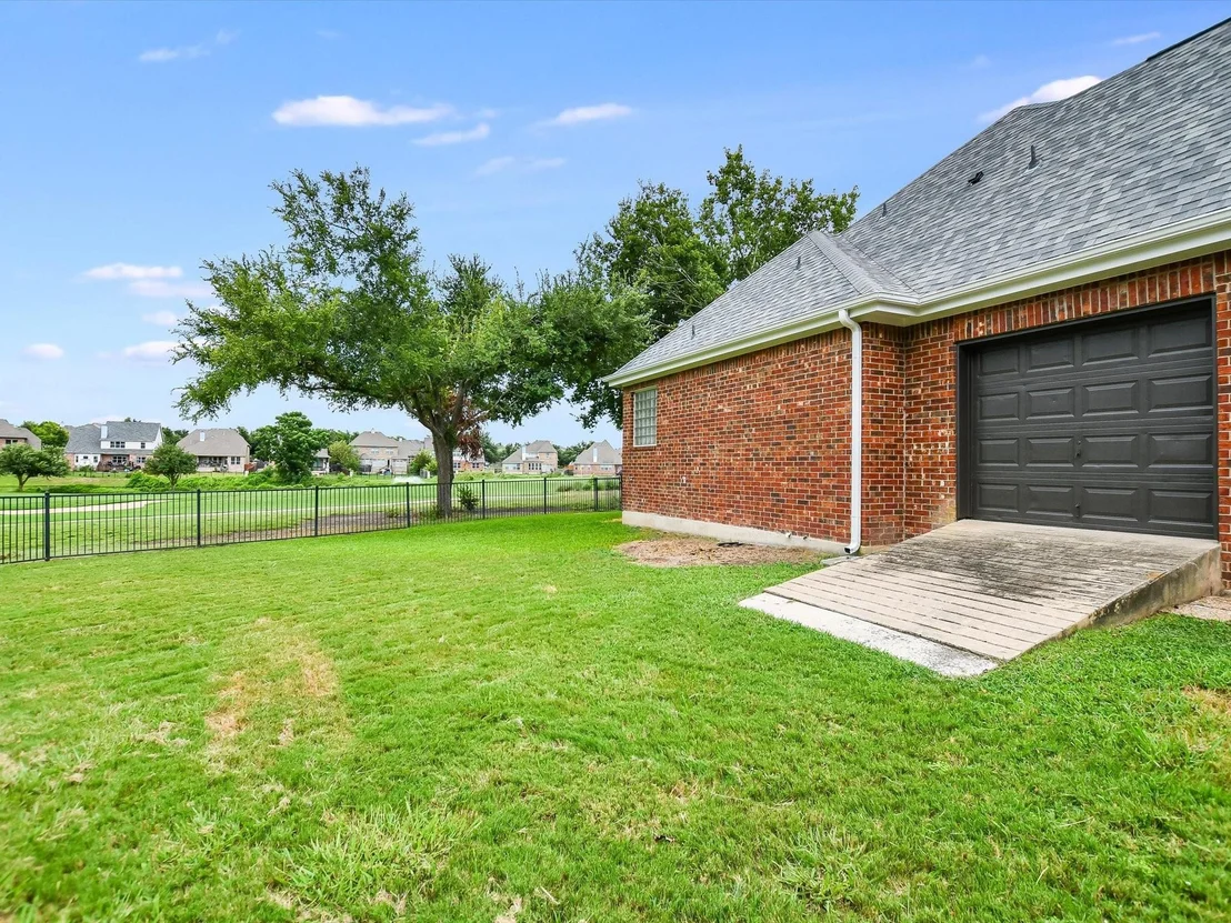 Photo of 2222 Hamlet CIR