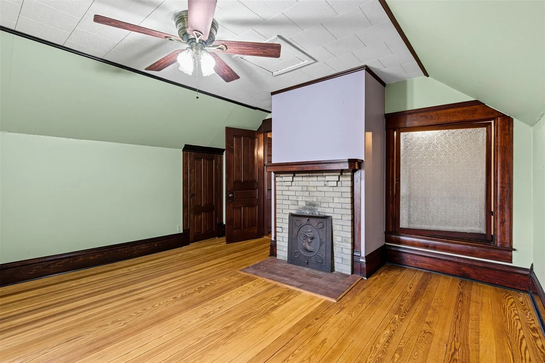 Photo of 105 Davis DR