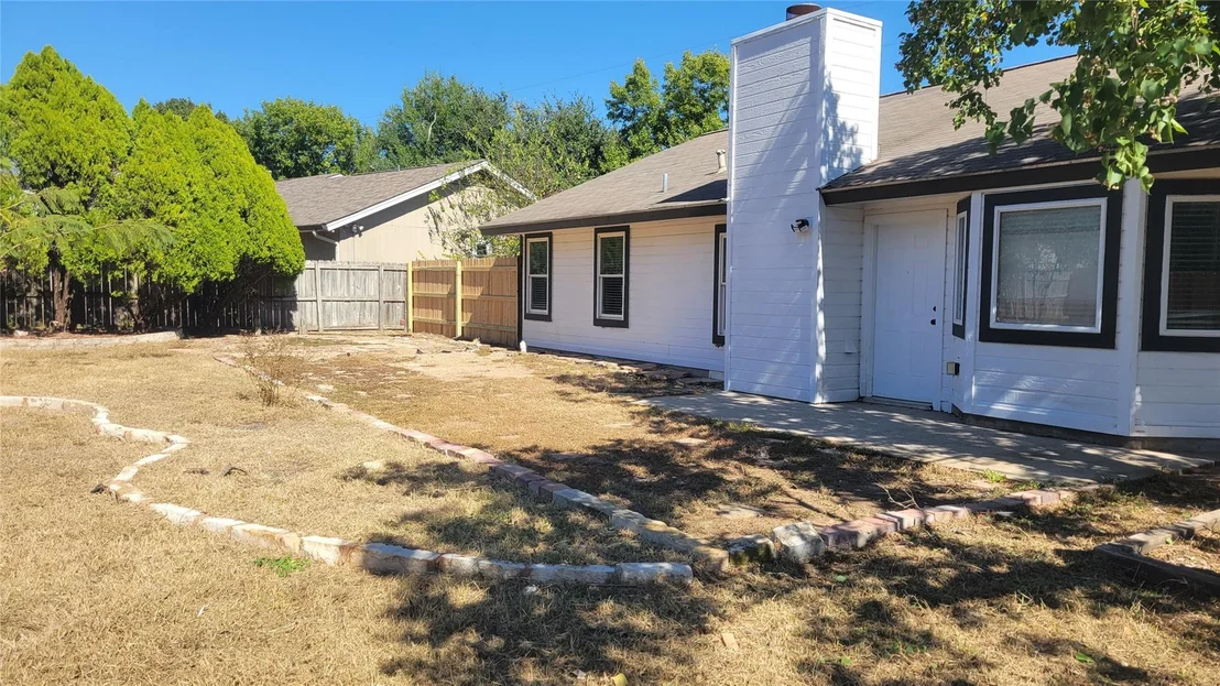 Photo of 1903 Londonderry DR