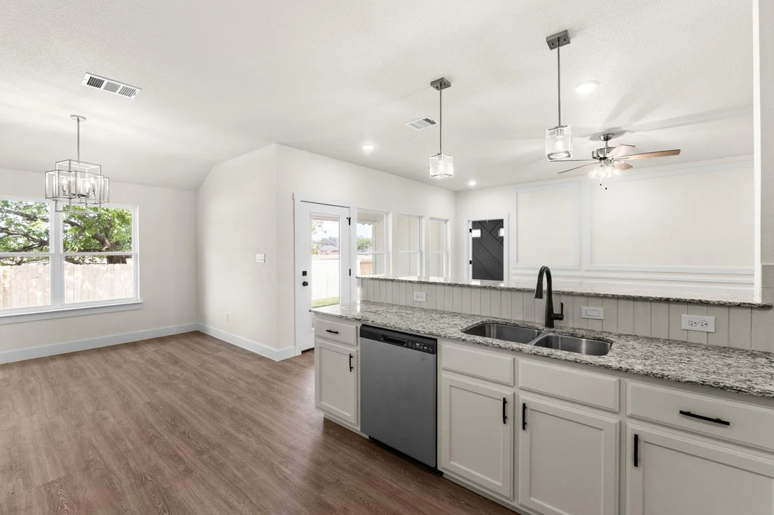 Photo of 2119 Blackhawk LOOP