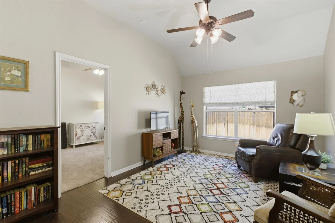 Photo of 526 Victoria DR