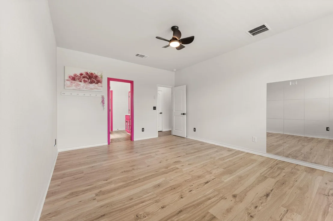 Photo of 200 Caisson TRL