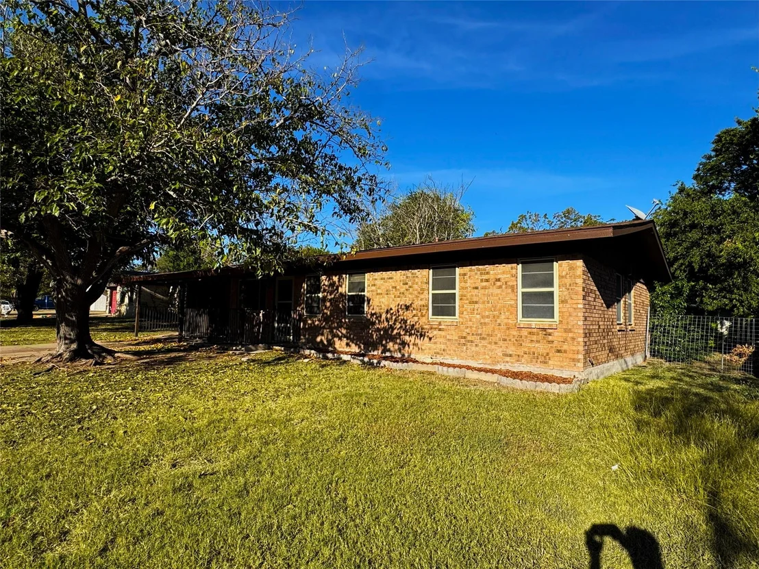 Photo of 305 Highland DR