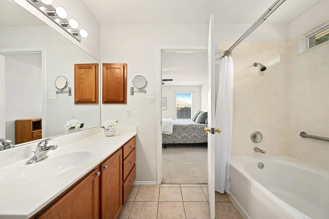 Photo of 204 Katherine WAY