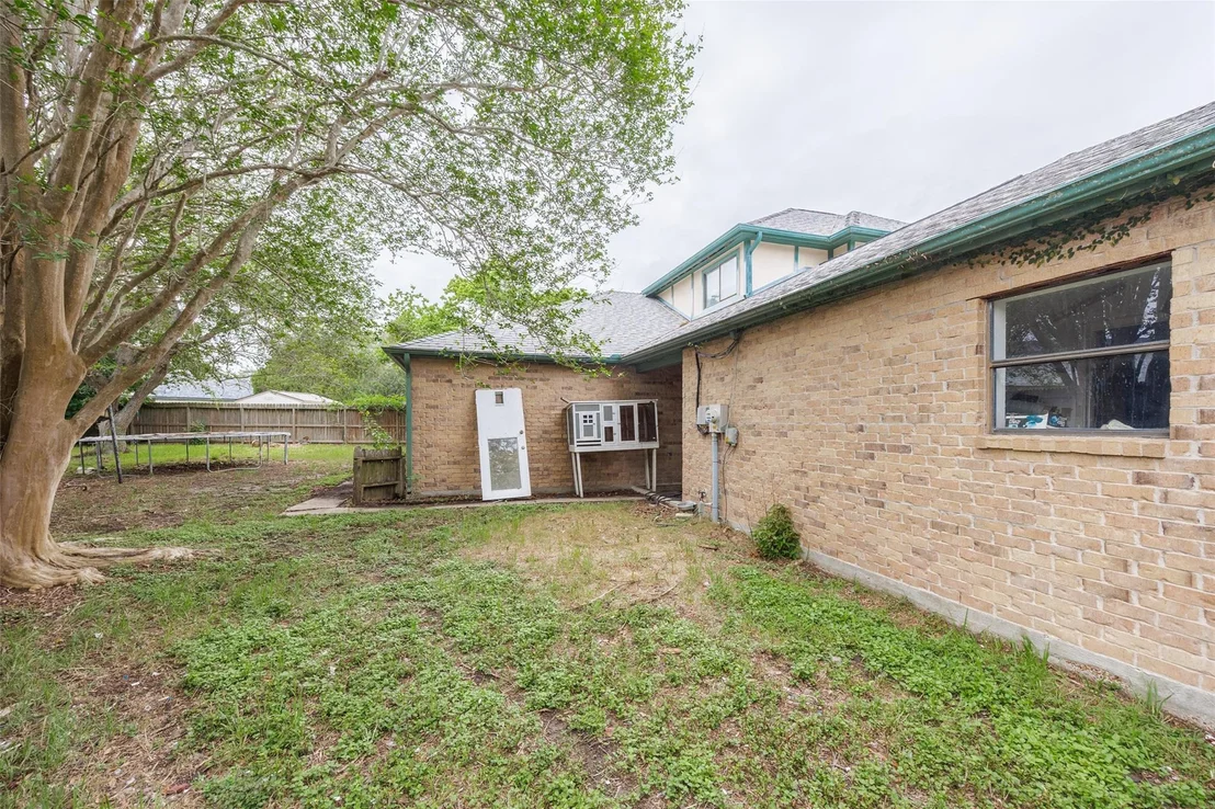 Photo of 320 Long Pointe DR