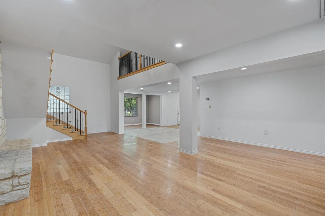 Photo of 601 Deertrail DR