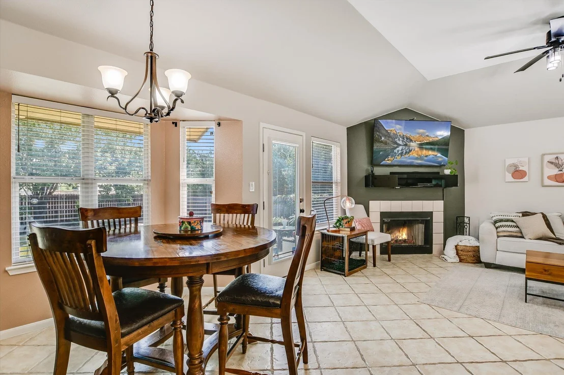 Photo of 1302 Redbud LN